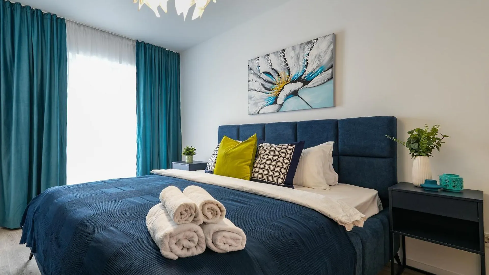 Luca - Luxury Park-View Apt With Balcony & Parking Bucharest 0*,