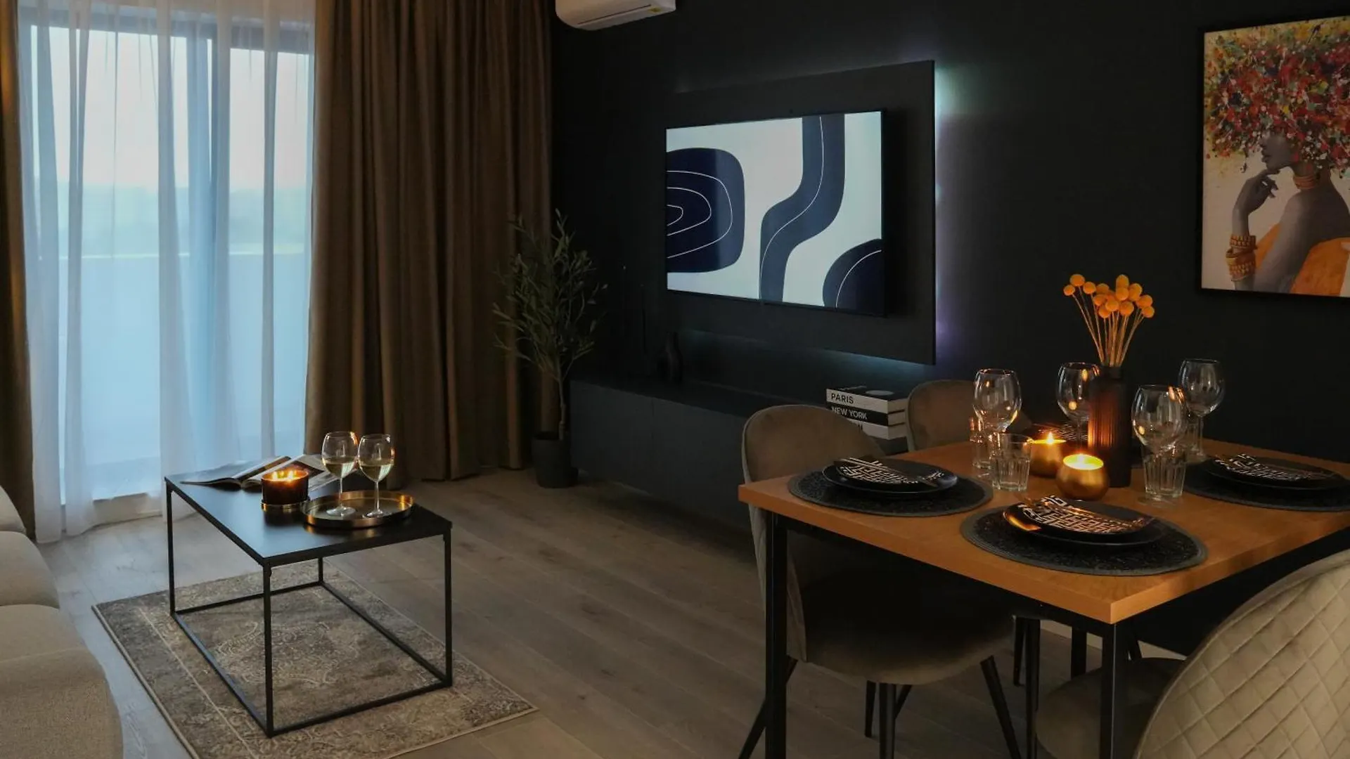 Luca - Luxury Park-View Apt With Balcony & Parking Bucharest 0*,  Romania