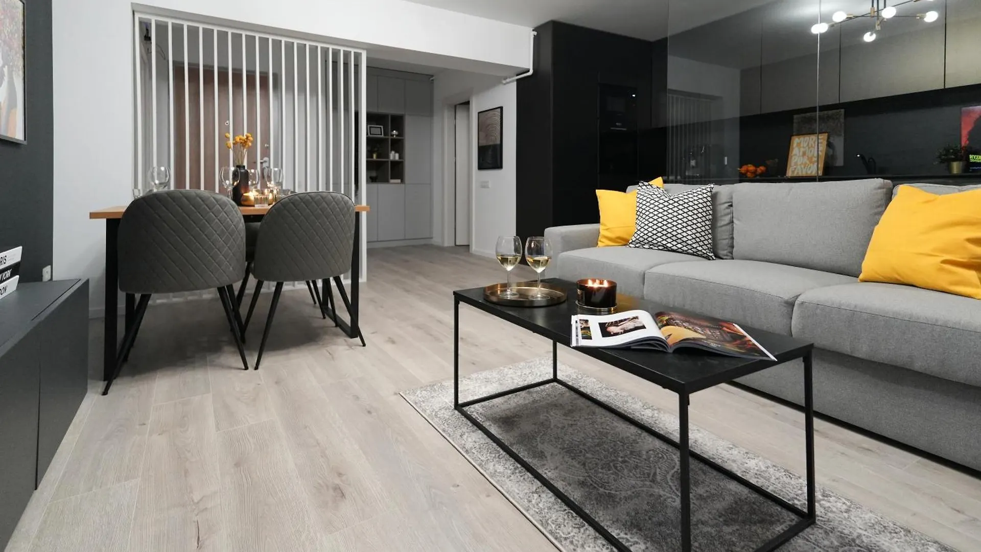 Luca - Luxury Park-View Apt With Balcony & Parking Bucharest Apartment