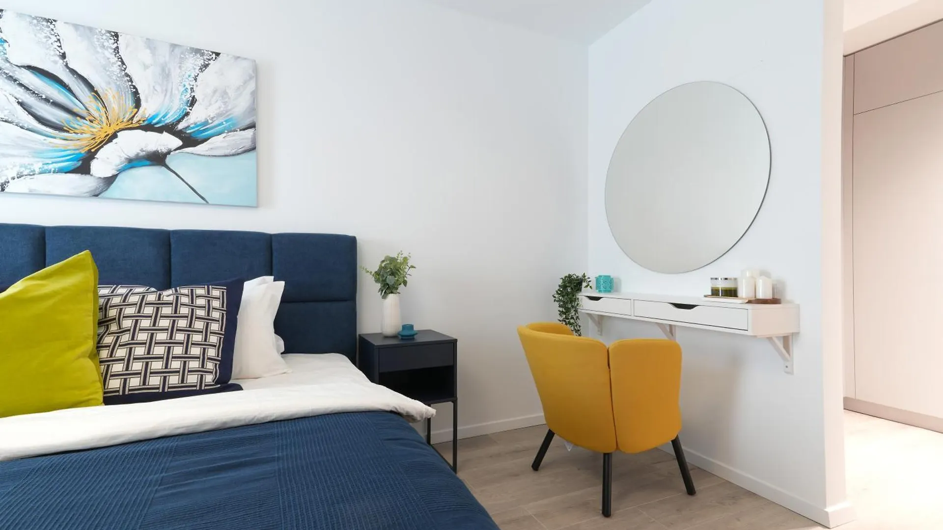 Luca - Luxury Park-View Apt With Balcony & Parking Bucharest