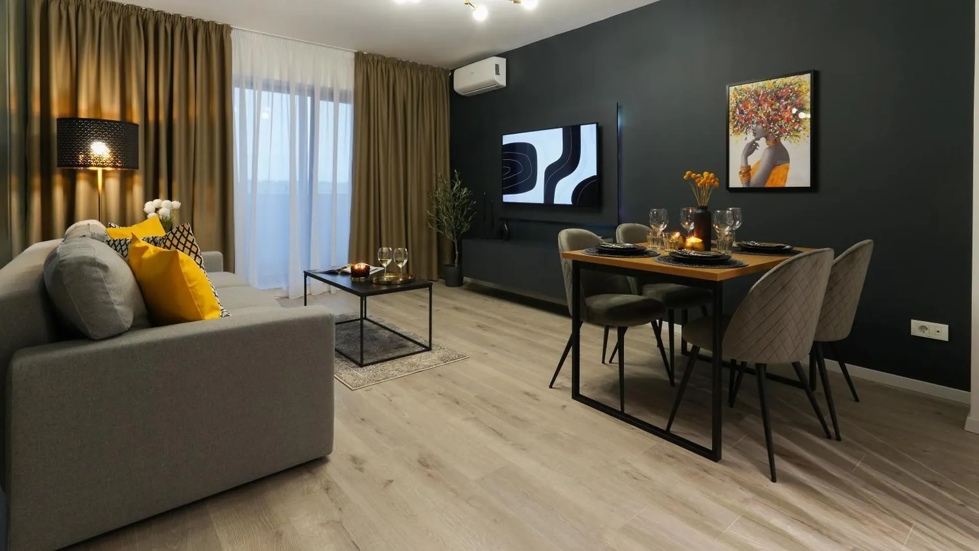 Luca - Luxury Park-View Apt With Balcony & Parking Bucharest