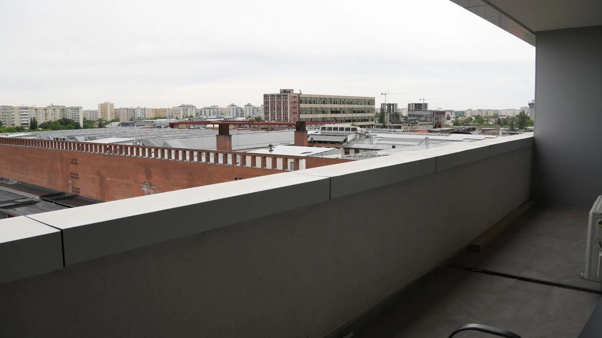 Luca - Luxury Park-View Apt With Balcony & Parking Bucharest 0*,