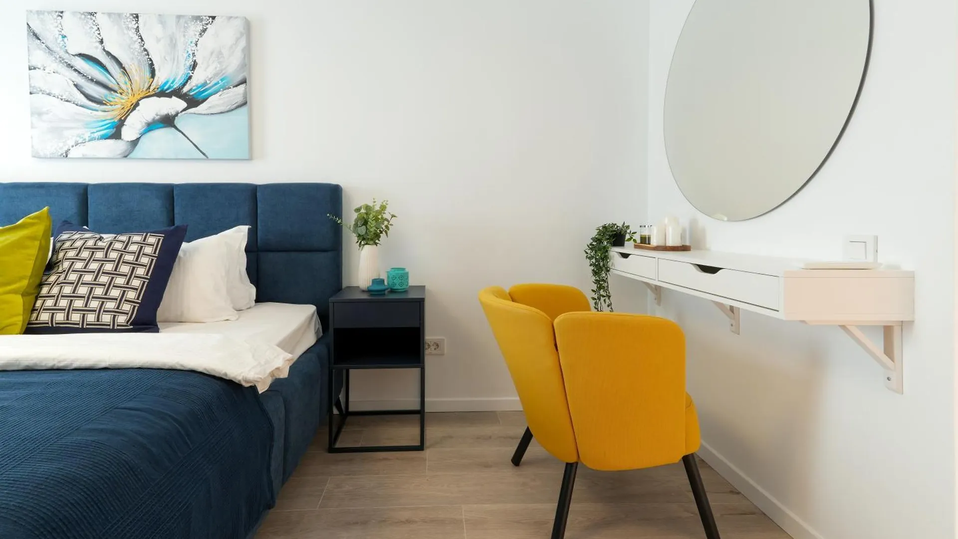 Apartment Luca - Luxury Park-View Apt With Balcony & Parking Bucharest