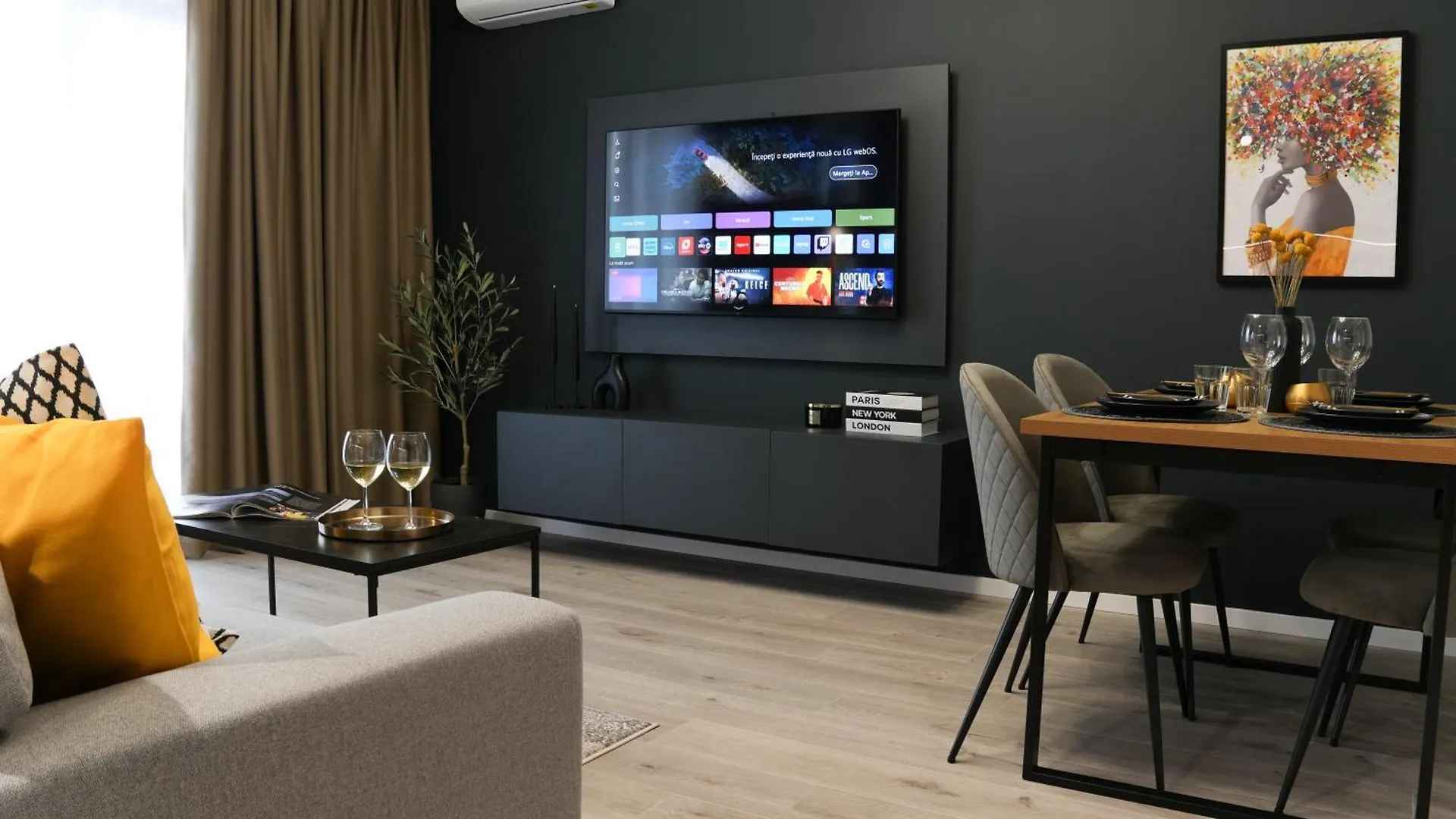 Apartment Luca - Luxury Park-View Apt With Balcony & Parking Bucharest